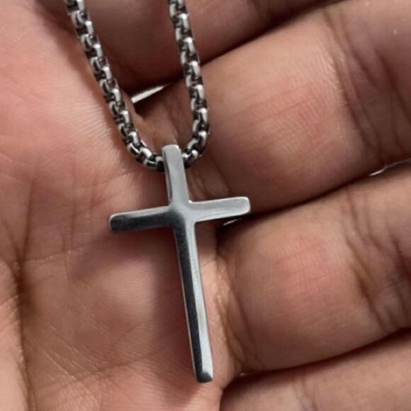 ✨NEW Men’s Silver Cross Necklace✨ - Picture 2 of 9